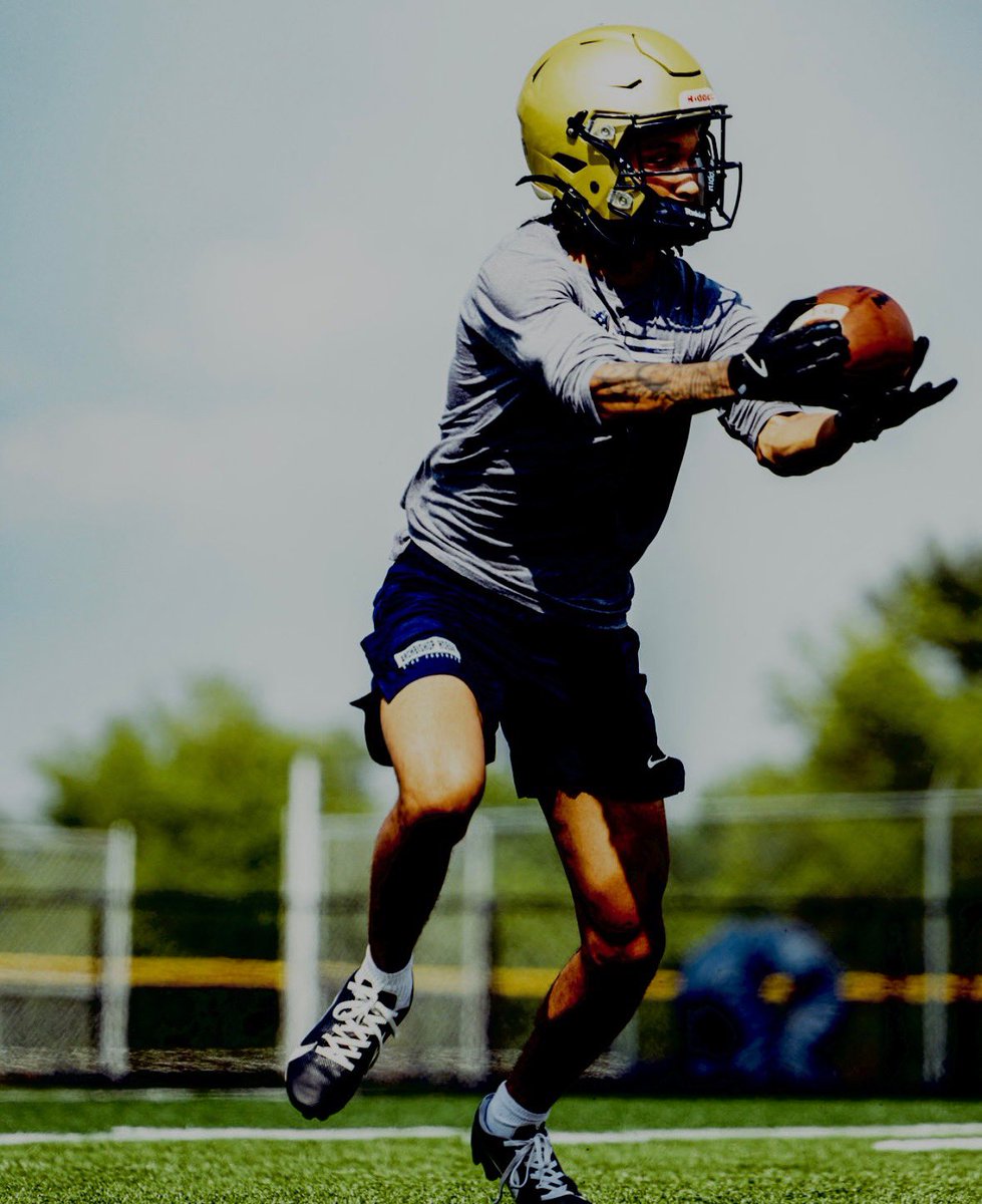 carlosgordonjr's tweet image. “God’s plan✝️ my grind🏈”. Built on discipline, fueled by dreams‼️💪🏽
#highschool #Football #Hoban #Akron #Ohio