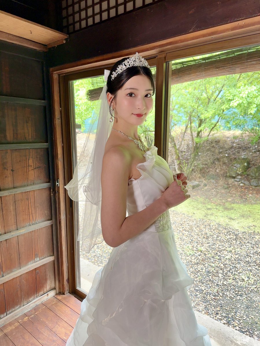 この間の撮影でドレスを着させてもらったよ👗