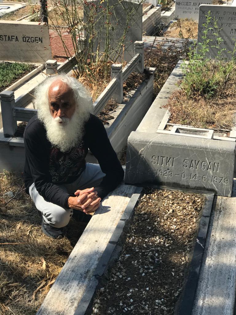Ben babamı 47 yıl önce bugun... yani:
1978 / 14  Haziran da uğurlamışdım. 
Vay anam vay, Haziran da ölmek zor. Çok iyi bir dost ve degerli bir insandı benim babam. Ozlemle, saygıyla.