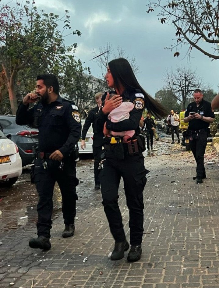 #Tehran #Israel #IsraeliranWar #Iran 
Tel Aviv🚨
Netanyahu shows that Iran Nuclear Deal is failed
Israel has broken the dream of Iran to be a nuclear power
Now Iran is unleashing it's wrath on Tel  Aviv
#TelAviv