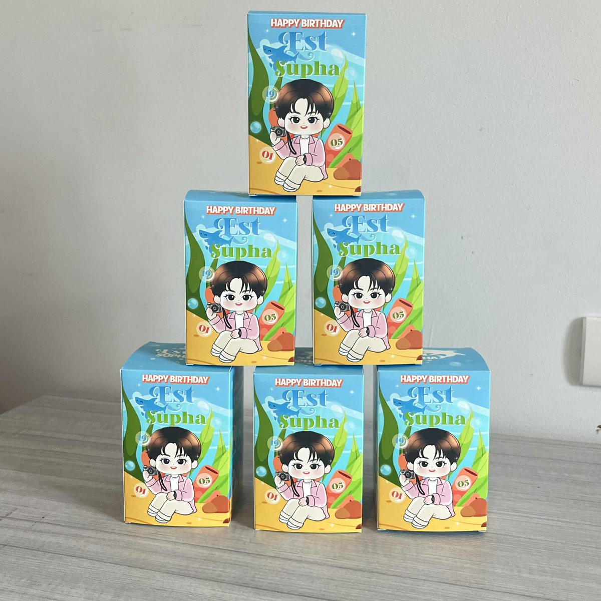 just_yukira's tweet photo. I couldn’t make it to this year’s birthday event, so I made a little something special—a custom blind box with all the characters you’ve portrayed so far.

Wishing you even greater success and more amazing roles ahead.
Let’s keep going on this journey together for a long, long time.
I’ll always be here supporting you, na. @EstRvp

EST BD 2025
#SpreadLoveWithEst
#est_rvp