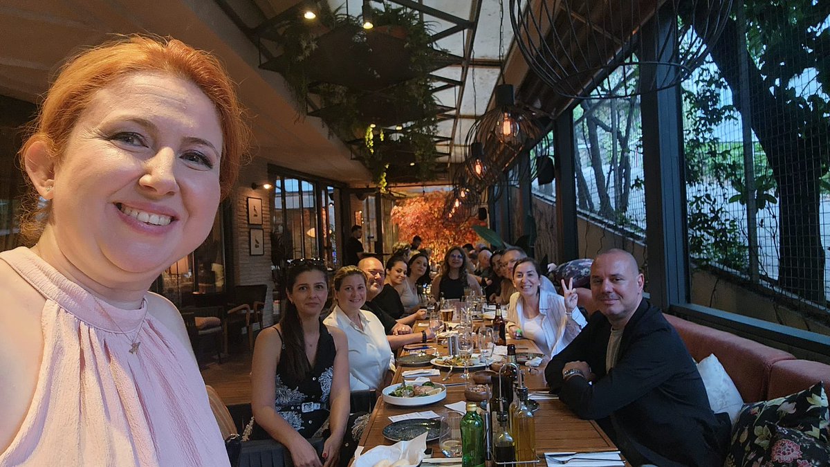 ozlemderici's tweet image. Keyifli bir bahar akşamında Finansçılar Yaza Merhaba Buluşması + 1 Doğumgünü :) Sevgili Sibel'e upuzun musmutlu yaşlar...
@akrespin Banu Dirim @burcukiratli__ @bulentcalak
Derya Güzel @halisdemironder Efe Gülkan @EmrahGurelli @pabuccuemre @ErhanAslanoglu @gokturk Gokturk…