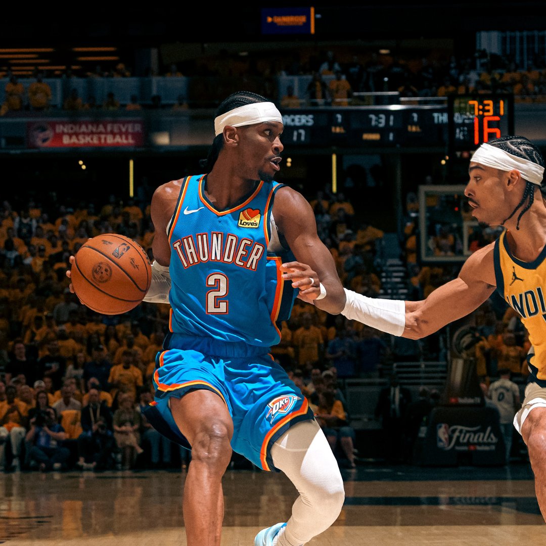 NBA's tweet image. 🚨 OKC SETS SINGLE-SEASON SCORING MARK 🚨

After tonight's game, the Thunder have scored 12,205 points, setting a new NBA record for most total points scored across the regular season and postseason, passing the 2018-19 Warriors (12,161).