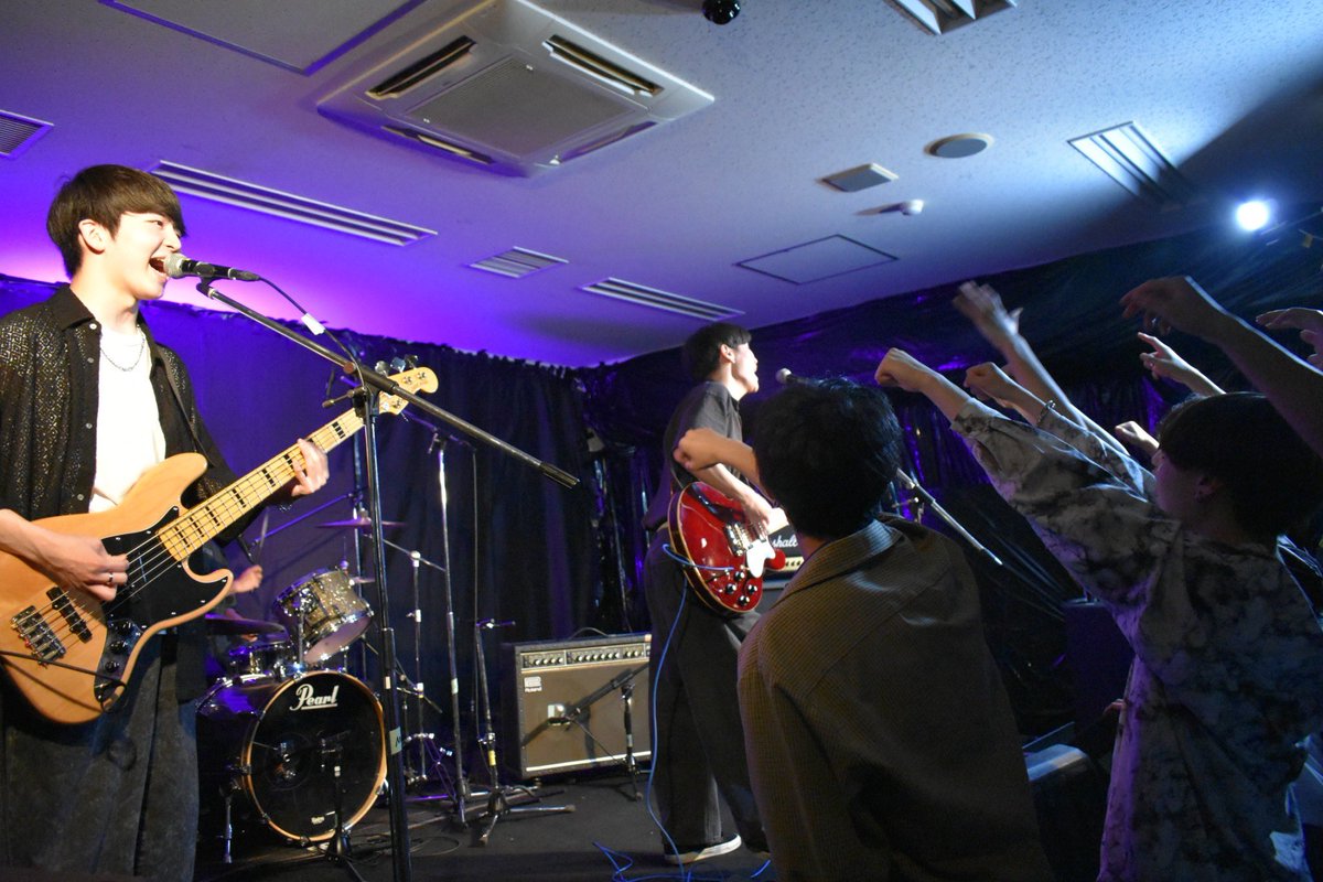 SomeMightSayMSC's tweet photo. 2025/6/7 MSC学祭ライブ at 北海道大学

北大祭ライブに出演しました。
本ライブでSome Might Sayは解散となります。
最後のライブ、多くの方に見届けて頂き感謝です。
4年間、関わって、応援してくれた全ての方に感謝します。
それでは。

-セットリスト-
1.夜光遊泳
2.午前2時の革命
3.ハイビスカス https://t.co/r9goQ9oX3Y