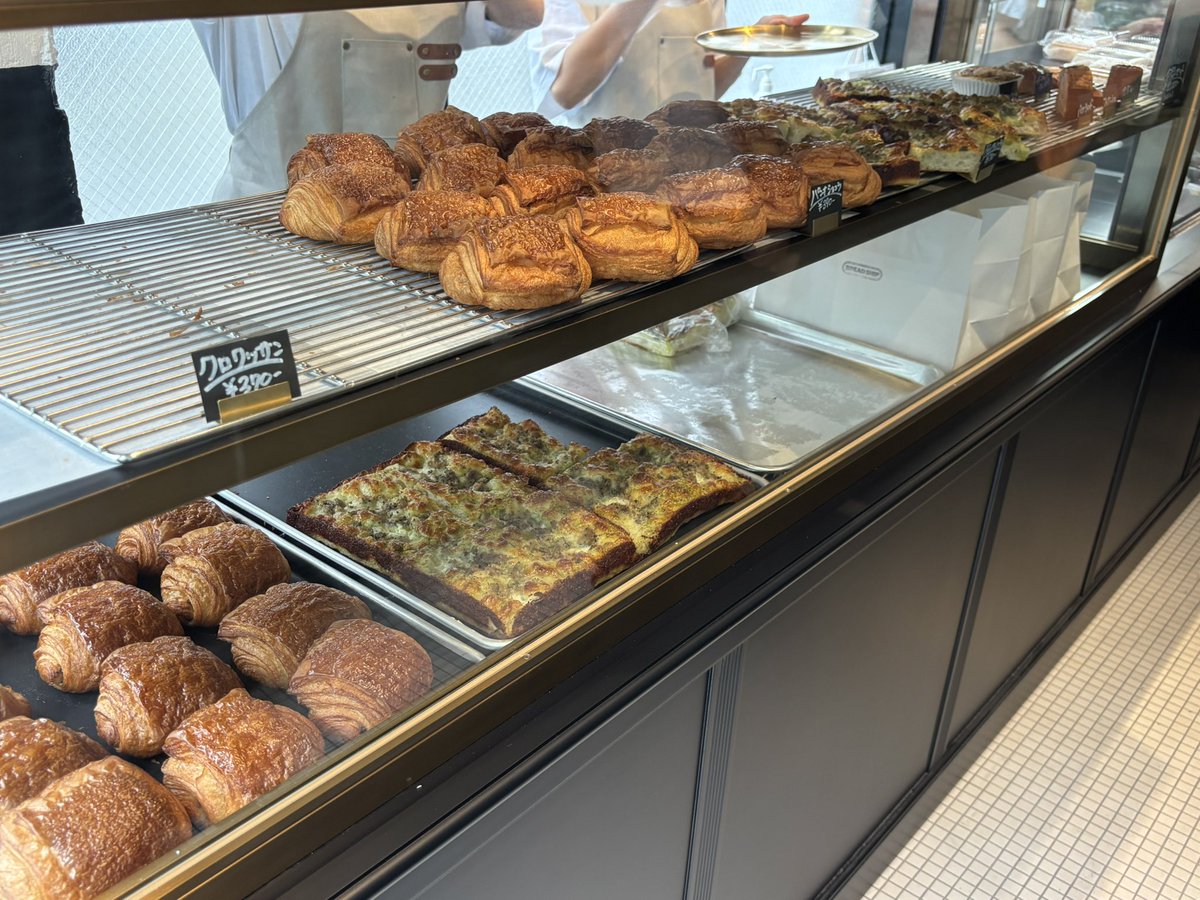 NishiHataSibuya's tweet photo. 幡ヶ谷駅近くに、新しいパン屋さんがオープン！
【BREAD SHIP】が、6月19日にグランドオープン🥖

すでに販売されていたパンを見たけど、
とても美味しそうでした！これは期待大✨
幡ヶ谷エリアの新たな名所になりそうな予感

#BREADSHIP #幡ヶ谷グルメ #パン屋さん巡り https://t.co/PFDvfKOW4Z