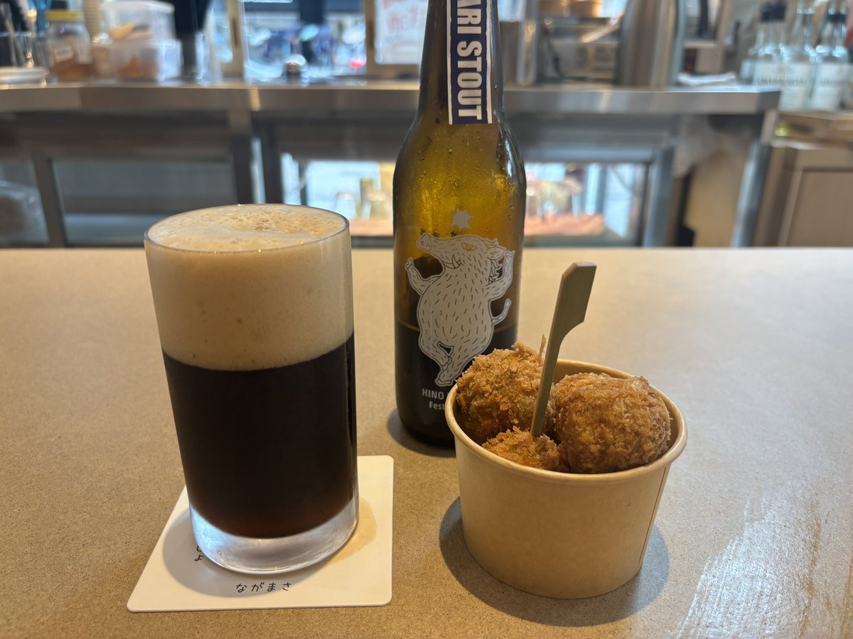 雨宿り。
近江牛コロッケうまい。