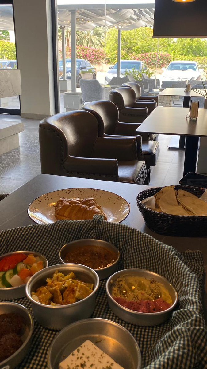 صباح الخير ...
صباح يستوطنه الهدوء،
 نسألك اللَّهمّ في هذا الصباح أن تسر خواطرنا 
بكل ما هو جميل ...