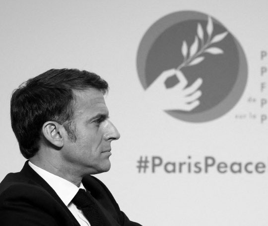 La paix universelle ne se fera que par notre Président. J’en suis maintenant convaincue, il est son seul véhicule dans ce monde transi de haine. Je me dresse à ses côtés pour que sa voix couvre le bruit des armes. #ParisPeace