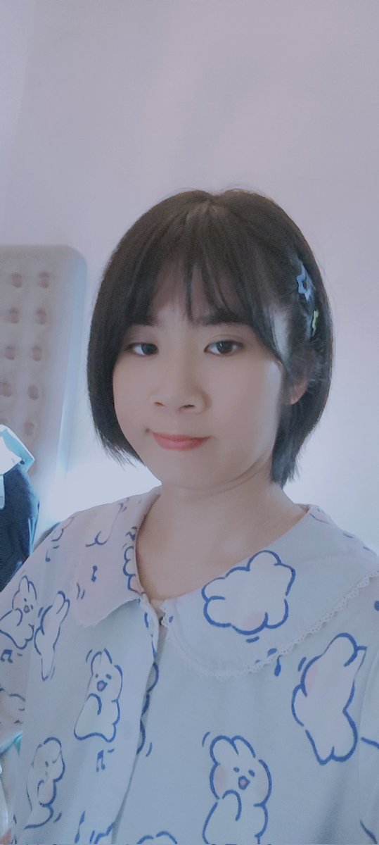 #男娘ᅠ
也是研究生毕业了 要当牛马了 工作需求头发不能过肩 那就变回三年前高中生头吧~（重新留长~）