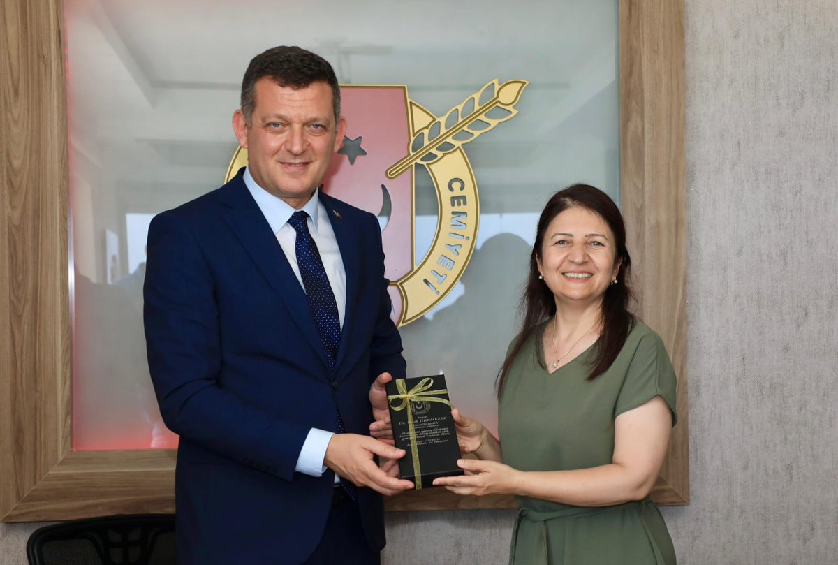 alanyagc's tweet photo. Alanya Kaymakamı Sayın Dr. Fatih Ürkmezer ile cemiyetimizde güzel bir sohbetin ardından vedalaştık. Sayın Ürkmezer'e ziyareti nedeniyle teşekkür eder yeni görevinde de başarılar dileriz. @furkmezer https://t.co/JQTHoG7gaX