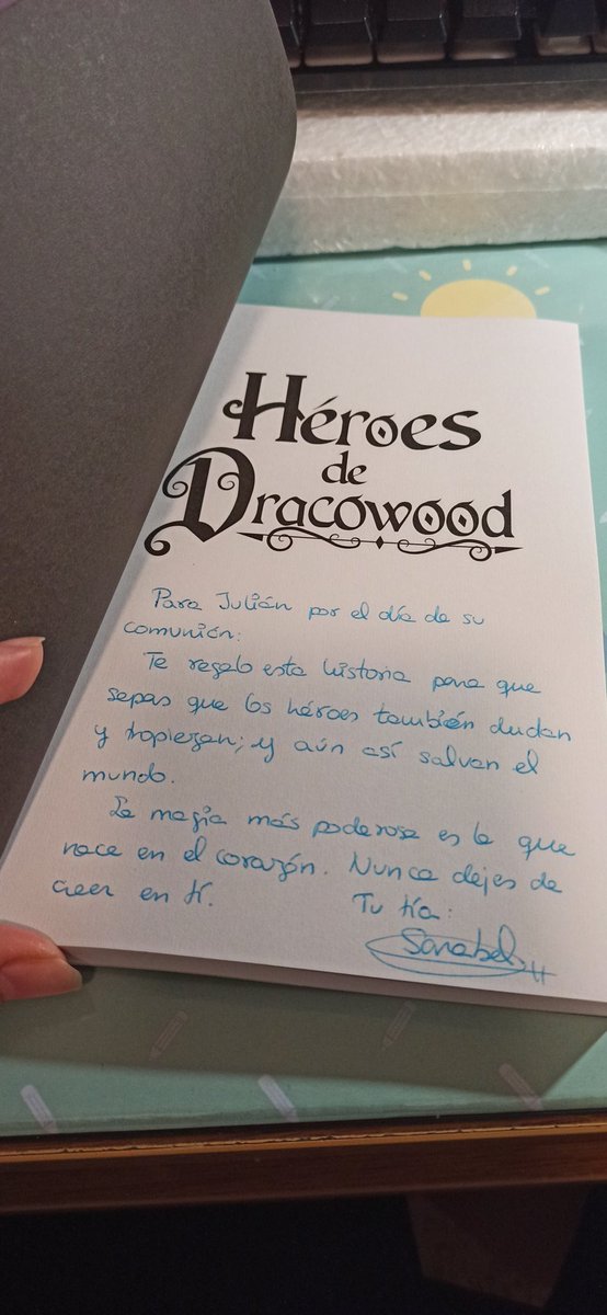 Hoy es un día especial. 
Le voy a regalar mi novela a mi ahijado por su comunión. 
Aún no está a la venta por cierto. 
Él será el primer lector y me hace mucha ilusión 💖
