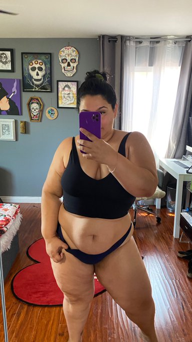 Watch OnlyKarlaLane's leaked NSFW photo on TwXstars