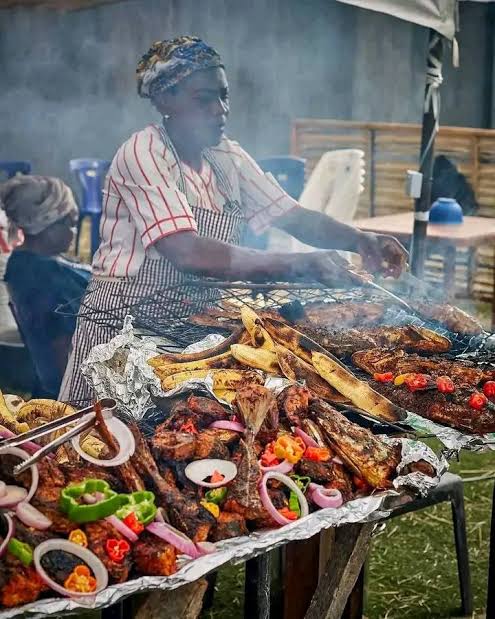 I miss the days one can use N900 to eat a good bole meal 😪💔

Those days;
Bole = N100
Yam = N200 (4pcs)
Fish = N500
Chilled coke = N100