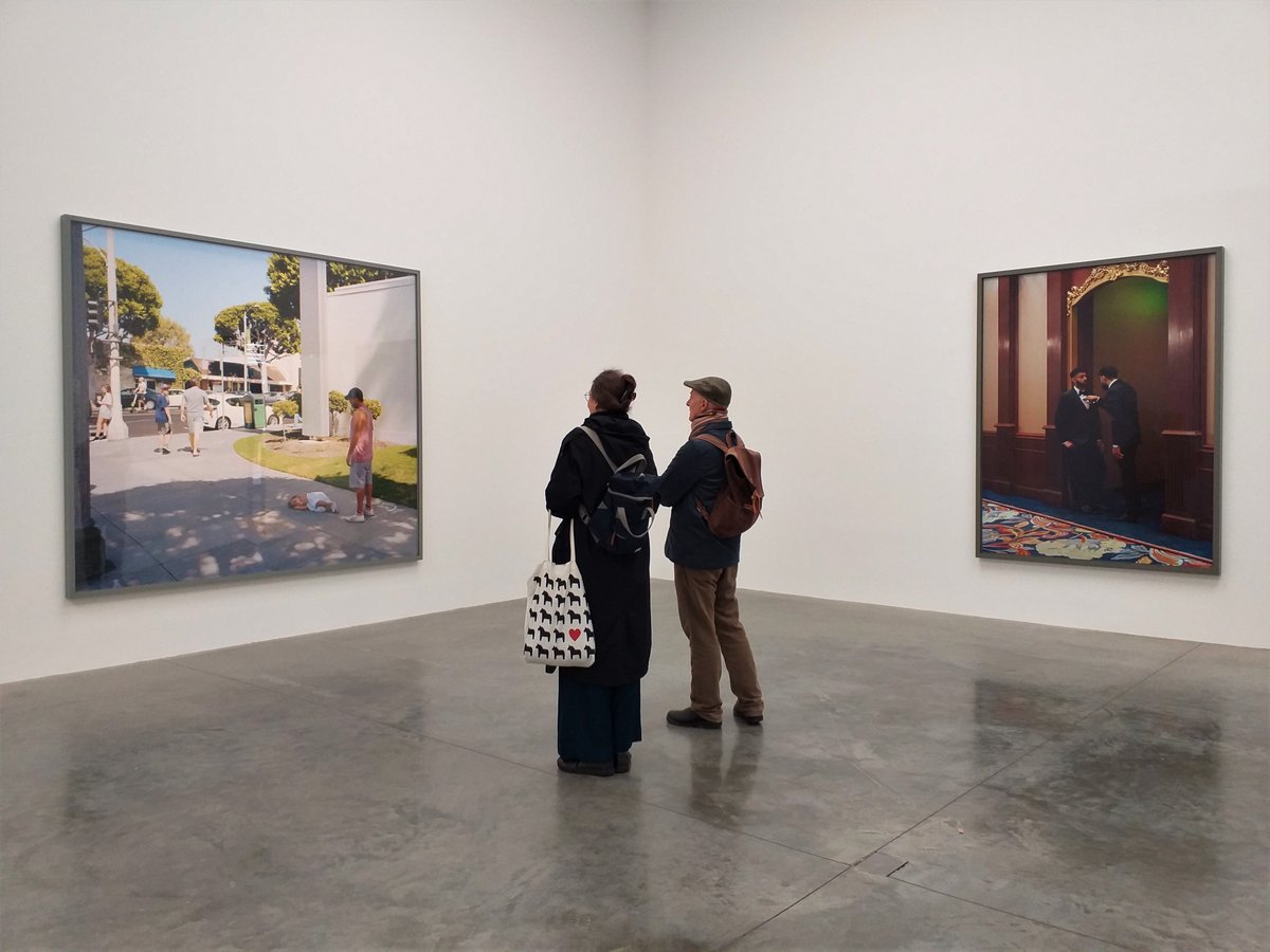 nicholas_sack's tweet image. Figures at an exhibition
White Cube, Bermondsey: Jeff Wall, 2024
#photographs #photography #JeffWall #WhiteCube #exhibition #gallery #show #visitors #viewers #woman #man #figures #colour #spectators #scenario #staged #cinematic #Canada #America #NorthAmerica #London #Bermondsey