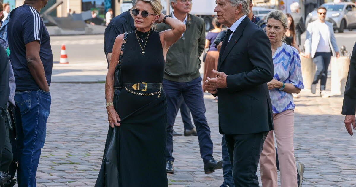 QuiVoitSein's tweet image. Sophie Davant exceptionnellement belle aux obsèques de #Labro !
Danse avec les Stars l’a définitivement afutée 😍🤩