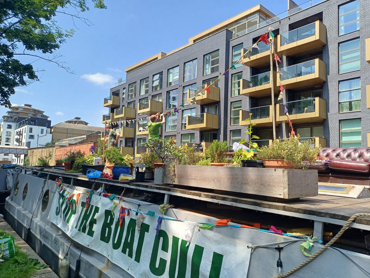 see you all at 12 at boaters’ big bash!! If you don’t know what to do with your morning, come and help set up the event, loads of bunting unhanged, loads of tables not standing! We are at Westbourne Green canalside W25TF!!