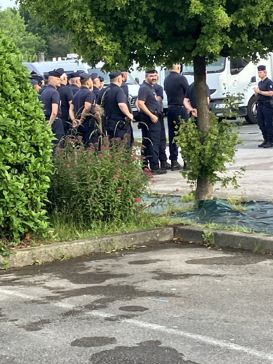 Deb H Proud Patriot (@h25467728) on Twitter photo If anyone is interested the French police has a presence in our hotel car park near the Shuttle. Shouldn’t they be on the beaches?<a href="/frenchpolicia/">FRENCH POLICE</a> <a href="/LabourGovernme1/">LabourGovernment</a> <a href="/TRobinsonNewEra/">Tommy Robinson 🇬🇧</a> <a href="/PatrickChristys/">Patrick Christys</a> If anyone is interested the French police has a presence in our hotel car park near the Shuttle. Shouldn’t they be on the beaches?<a href="/frenchpolicia/">FRENCH POLICE</a> <a href="/LabourGovernme1/">LabourGovernment</a> <a href="/TRobinsonNewEra/">Tommy Robinson 🇬🇧</a> <a href="/PatrickChristys/">Patrick Christys</a>