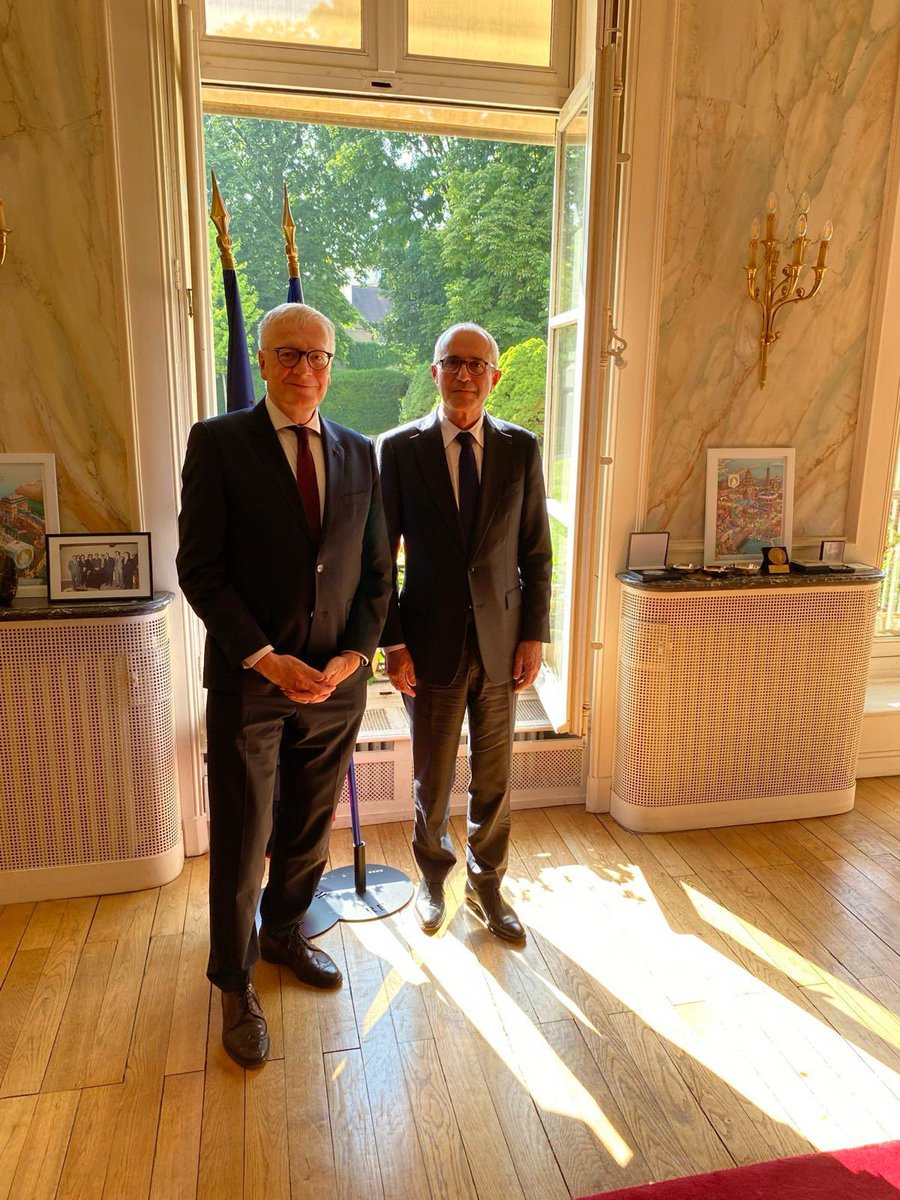 AmbDEenFR's tweet image. Merci @nkoenders, maire de @dijon, et à Paul Mounier, @Prefet21_BFC, pour ces échanges très constructifs lors de ma visite dans votre belle région. Dijon et Mayence, la Bourgogne-Franche-Comté et la Rhénanie-Palatinat sont des pionniers des relations 🇫🇷🇩🇪.