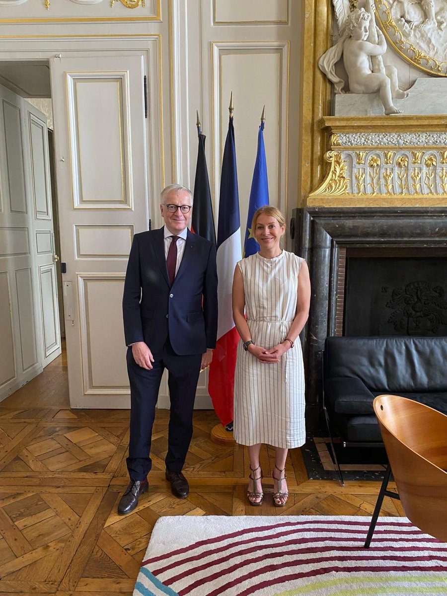 AmbDEenFR's tweet image. Merci @nkoenders, maire de @dijon, et à Paul Mounier, @Prefet21_BFC, pour ces échanges très constructifs lors de ma visite dans votre belle région. Dijon et Mayence, la Bourgogne-Franche-Comté et la Rhénanie-Palatinat sont des pionniers des relations 🇫🇷🇩🇪.