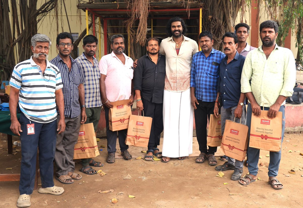 CinemaNagaram (@cinemanagaram) on Twitter photo On the occasion of the completion of #Kombuseevi shoot, the entire film crew was felicitated with new clothes and biriyani by #ChinnaCaptain <a href="/ShanmugaP_Actor/">Shanmuga Pandian</a>
<a href="/realsarathkumar/">R Sarath Kumar</a> #OnceUponATimeInUsilampatti
A <a href="/ponramVVS/">ponram</a> Direction
Produced By <a href="/StarCinemas_/">Star Cinemas</a> <a href="/mukesh_chelliah/">Mukesh T Chelliah</a>
A On the occasion of the completion of #Kombuseevi shoot, the entire film crew was felicitated with new clothes and biriyani by #ChinnaCaptain <a href="/ShanmugaP_Actor/">Shanmuga Pandian</a>
<a href="/realsarathkumar/">R Sarath Kumar</a> #OnceUponATimeInUsilampatti
A <a href="/ponramVVS/">ponram</a> Direction
Produced By <a href="/StarCinemas_/">Star Cinemas</a> <a href="/mukesh_chelliah/">Mukesh T Chelliah</a>
A