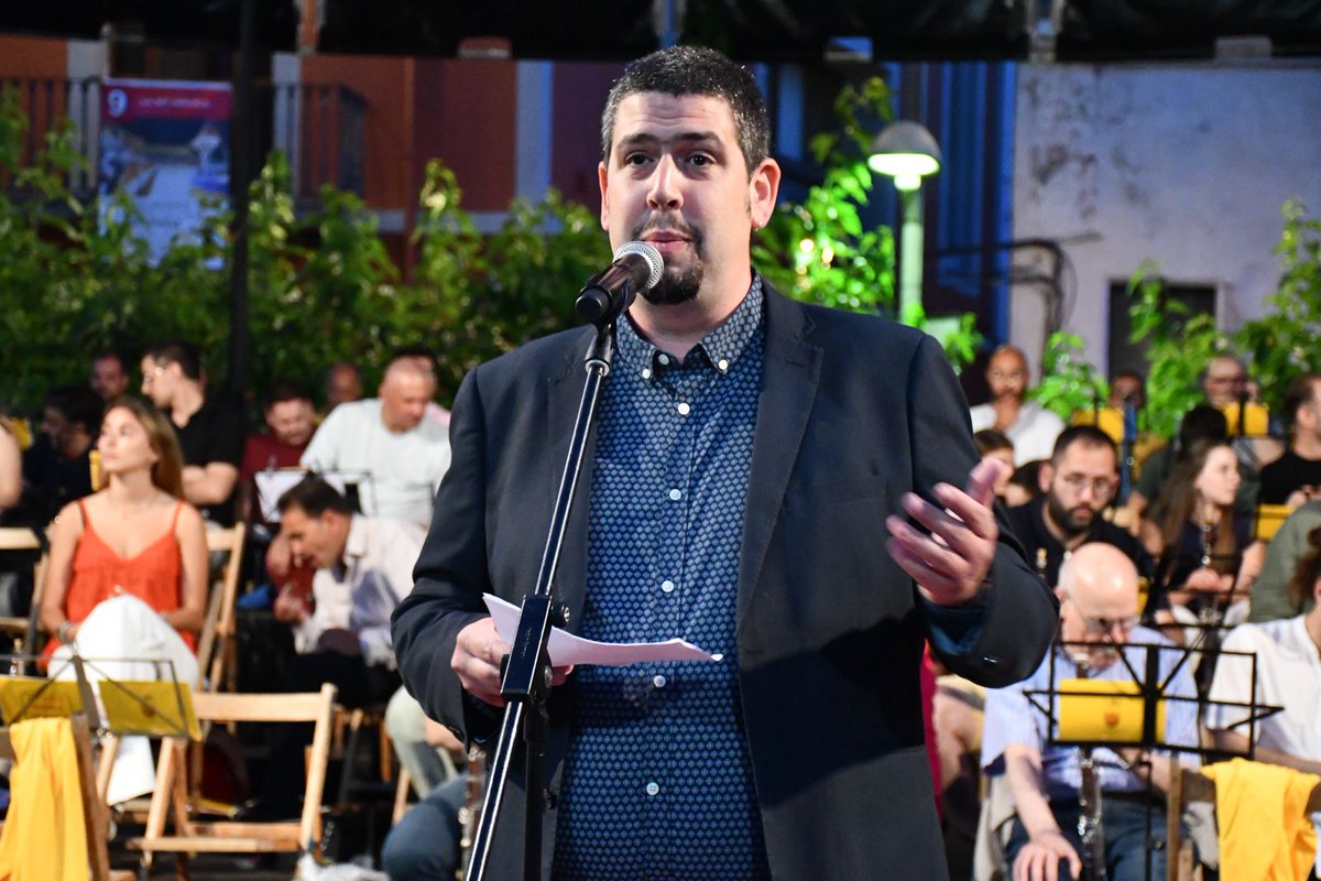 DiputacioGirona's tweet image. 🎶Participem a la XLIX edició de la Nit dels Músics de #Cassà, amb un centenar de músics.
🙌 Durant l'acte, s'ha fet entrega del nou premi "El Sereno" a Quim Massa, per la seva trajectòria en el món sardanista. 
✅ El vicepresident 1r de la #DdGi, Pau Presas, ha participat en els