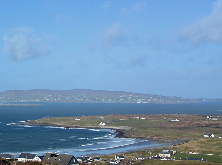 welovedonegal's tweet photo. Today's #WhereInDonegal from
#WeLoveDonegal 💚💛
coming up in 50 mins (9am) so still time to have a guess at yesterday's.
Where in #Donegal is this?
CLUE: CLUE: A village in the #Rosses with a sandy beach, a tower, an old kelp factory, famine walls, & #Arranmore on horizon https://t.co/p5O1UlEt7u