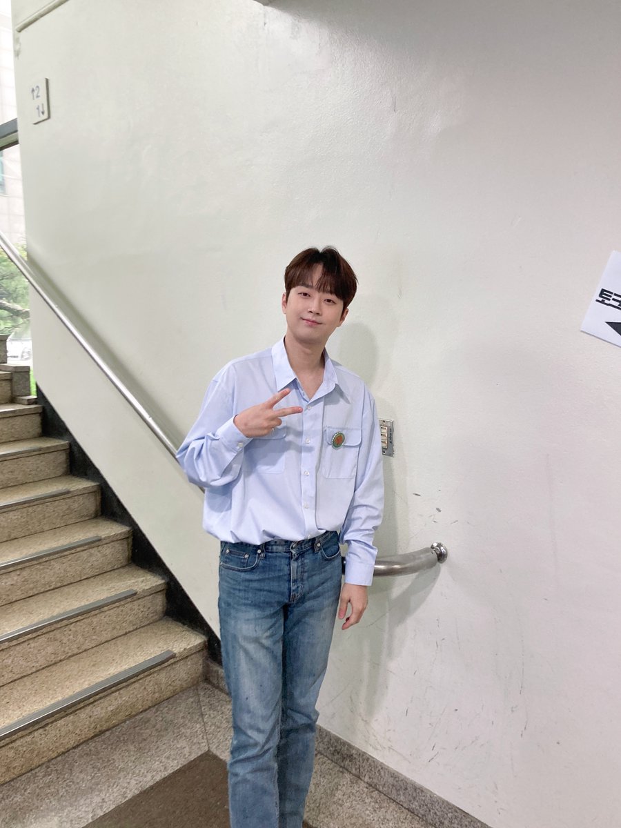 📸 찬또그래퍼 📸

&lt;불후의 명곡&gt;의 토요일이
돌아왔습니다😎

얼굴 맛집✨
입담 맛집😆
찬원과 함께하러

오늘도 오후 6시 5분
KBS2에서 만나요🫶🏻

#이찬원 #LeeChanWon
#불후의명곡 
#티엔엔터테인먼트