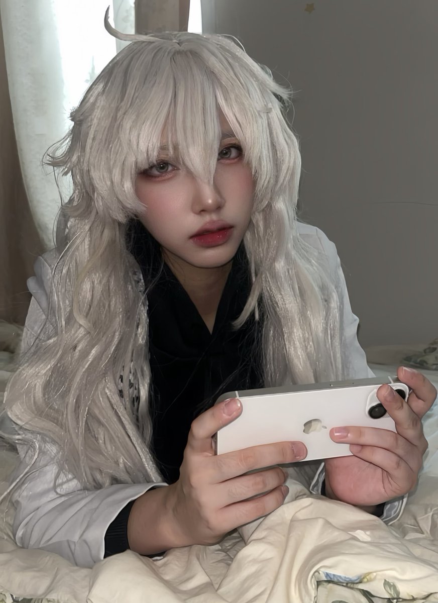 peirinx3e's tweet photo. 君とゲーム、どっちを選べばいいかなんて決められないよ。૮ ◞͈ ˔ ◟͈ ა https://t.co/Mb5qHhuu48