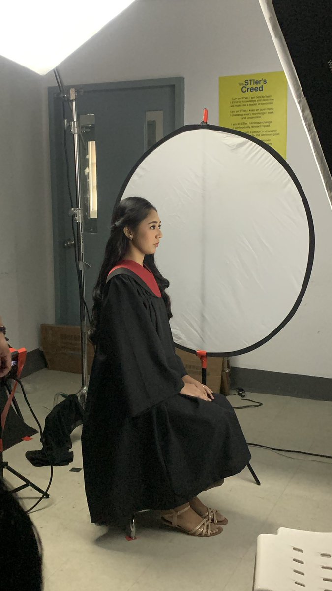 itsclairyy's tweet photo. wow pictorial 🎓 https://t.co/tuF0zZQak3