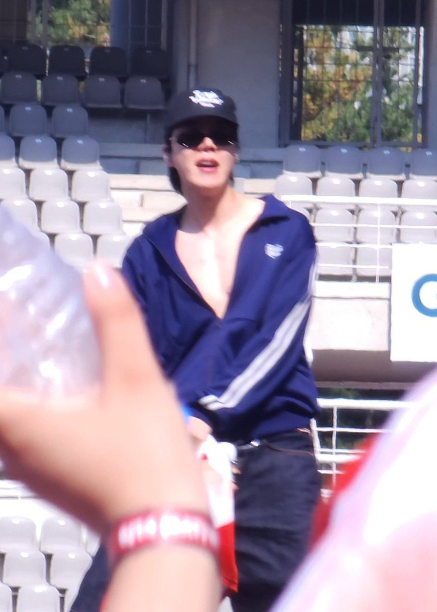 리나 tweet media
