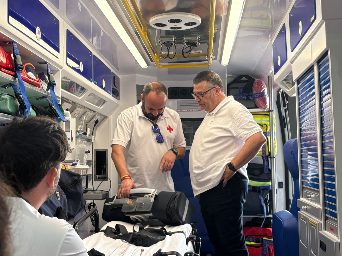 PPAguilas's tweet photo. Proyecto Cuidándote, una iniciativa dirigida a escolares de 1º de Primaria para acercarles el trabajo que realizan nuestros cuerpos de seguridad y emergencias.

Una gran oportunidad para que los más pequeños conozcan y confíen en quienes cada día cuidan de todos nosotros. 👮‍♀️🚒🚑 https://t.co/MqrU9KzfoI