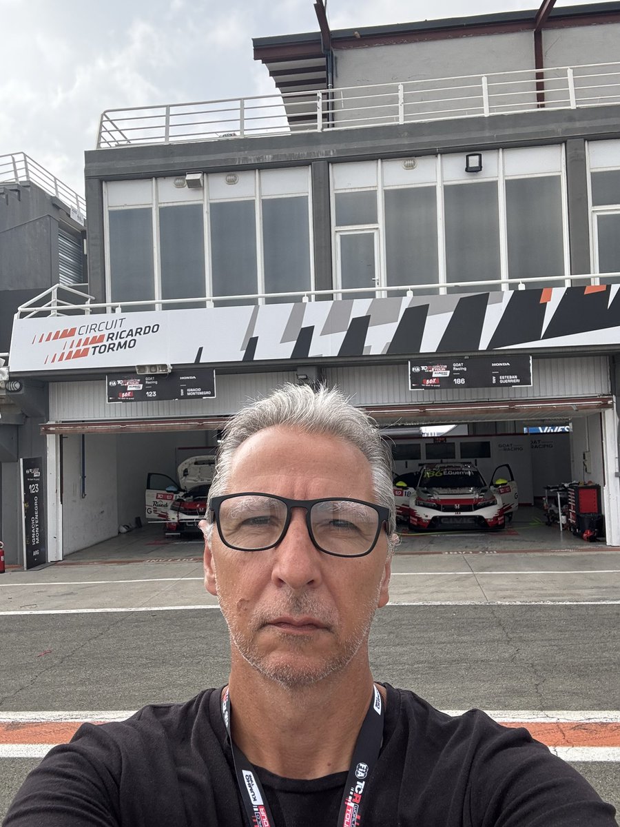 Buen día, madrugada en Argentina ( si sabré de esos horarios jaja) ya en el circuito Ricardo Tormo en Valencia para un sábado intenso con clasificación y primera carrera del FIA TCR World Tour 

Tres argentinos buscando lo más alto del podio. Guerrieri Montenegro N.Girolami