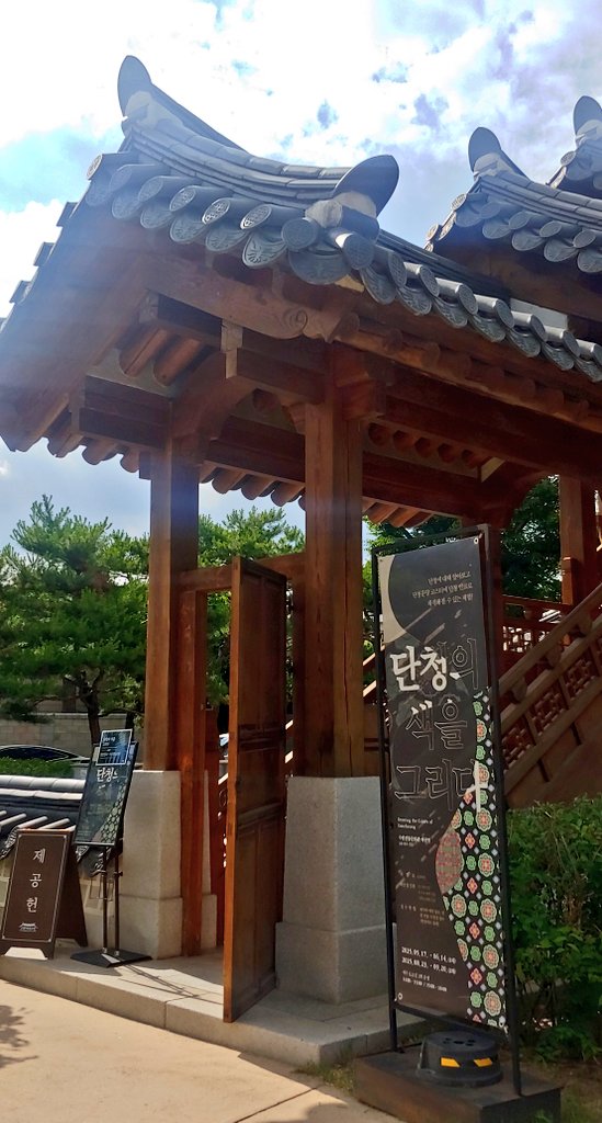 당분간 안녕:) 
8월 23일(토) 부터 다시 시작합니다
여름 끝자락에 만나요☺☺☺