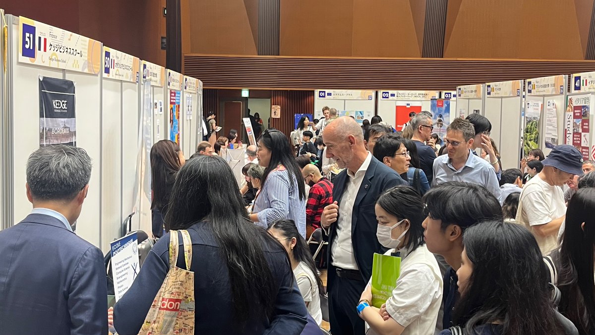 EUAmbJapan's tweet image. Encouraged by the keen interest in #StudyinEurope at this year’s #EHEFJapan, which saw a record number of visitors.🇪🇺 📚📝🏫🎓
Huge thanks to @hosei_pr for hosting! #euinjapan