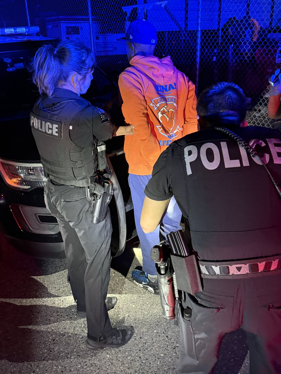 Responded to yet ANOTHER DUI Hit &amp; Run. The 2 occupants of the suspect vehicle left the scene on foot. TCSO K9 was able to track one suspect, who is in custody. Still looking for the other 🚓🚨

PLEASE DO NOT DRINK AND DRIVE.