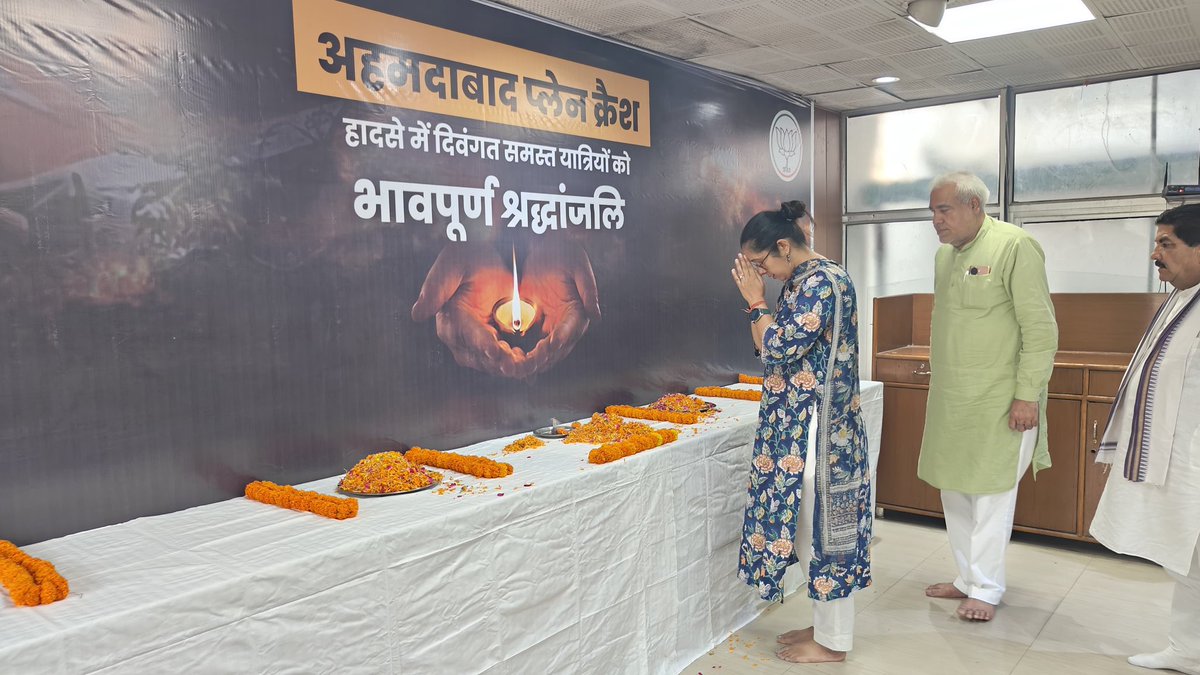 भाजपा प्रदेश कार्यालय में आयोजित श्रद्धांजलि सभा में अहमदाबाद विमान हादसे में दिवंगत यात्रियों को भावपूर्ण श्रद्धांजलि अर्पित की।

ईश्वर सभी दिवंगत आत्माओं को शांति प्रदान करें एवं शोकाकुल परिजनों को इस दुख की घड़ी को सहने की शक्ति दें। 

ॐ शांति 🙏