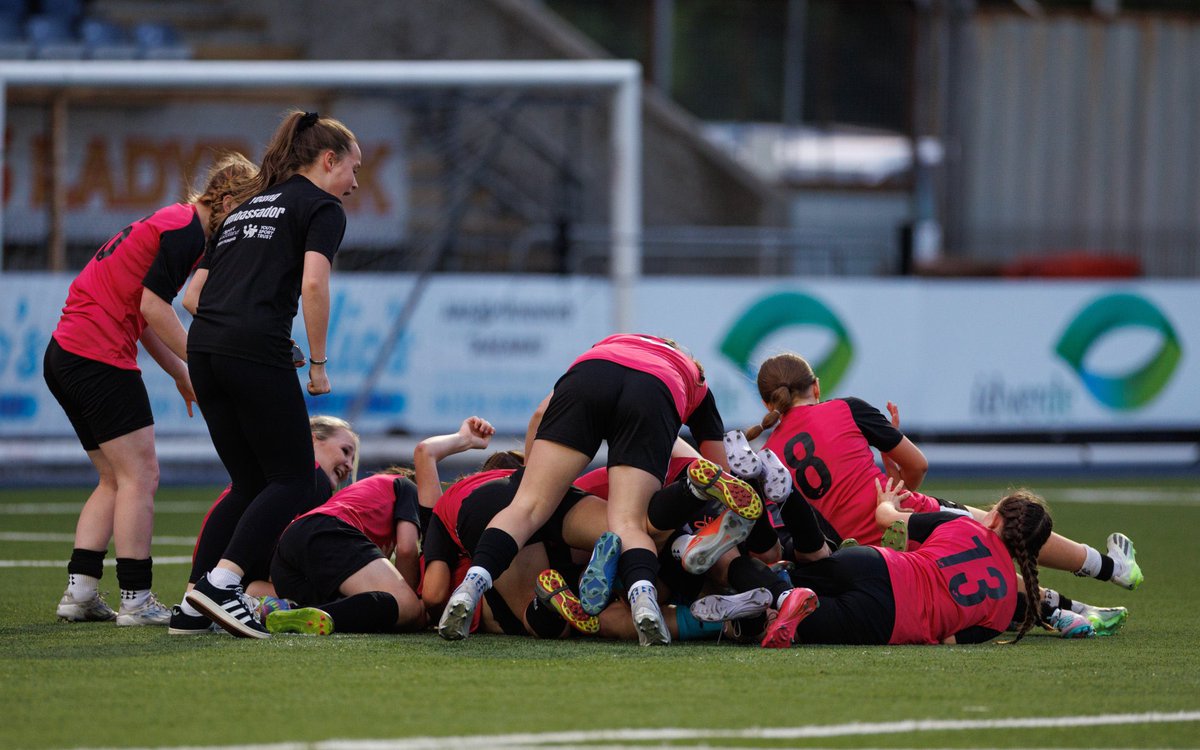 U15s girls Scottish champs ✅

So proud of my girls team winning and retaining the Scottish shield last night.

Played as a team, fought as a team and won as a team!

They’ve been unbelievable this year from the very start. It’s been an honour standing at the side with them.
