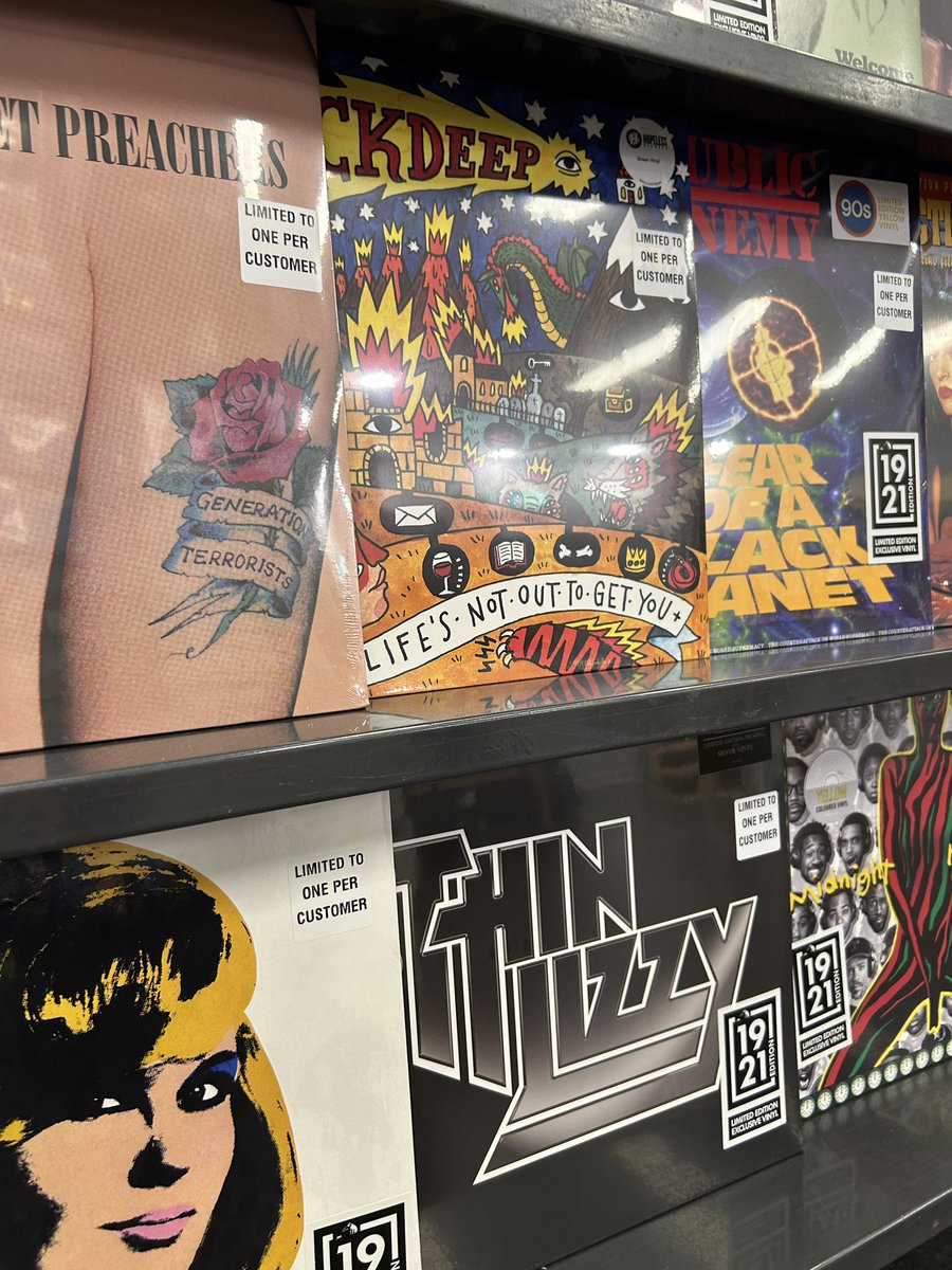 hmv vinyl weekend has begun 📀🕺 you know the drill, get yourselves along. one per customer… don’t miss out #hmv #hmvsunderland #hmvforthefans #hmvlovesvinyl