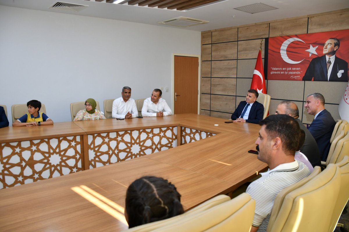 Şanlıurfa Karaköprü Hatice Kübra Kız Anadolu İHL (@haticekubrafen) on Twitter photo İlköğretim ve Ortaöğretim Kurumları Bursluluk Sınavında bütün soruları doğru cevaplayarak TÜRKİYE BİRİNCİSİ olan öğrencimiz Sehle ÇAKIRTAŞ, Valimiz sayın Hasan ŞILDAK ve İl Milli Eğitim Müdürümüz sayın Asım SULTANOĞLU tarafından misafir edildi.
<a href="/meb_dinogretimi/">MEB Din Öğretimi Genel Müdürlüğü</a> <a href="/sanliurfammem63/">Şanlıurfa İl Milli Eğitim Müdürlüğü</a> İlköğretim ve Ortaöğretim Kurumları Bursluluk Sınavında bütün soruları doğru cevaplayarak TÜRKİYE BİRİNCİSİ olan öğrencimiz Sehle ÇAKIRTAŞ, Valimiz sayın Hasan ŞILDAK ve İl Milli Eğitim Müdürümüz sayın Asım SULTANOĞLU tarafından misafir edildi.
<a href="/meb_dinogretimi/">MEB Din Öğretimi Genel Müdürlüğü</a> <a href="/sanliurfammem63/">Şanlıurfa İl Milli Eğitim Müdürlüğü</a>