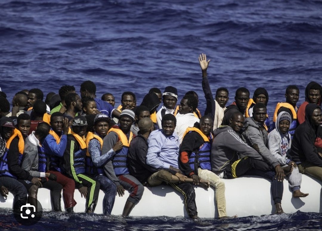 Quand ils viennent clandestins chez nous, ils demandent des laissez-passer consulaire ?! Non..
Donc pourquoi on s'emmerde avec ça pour les expulser.
Dans l'avion et basta.