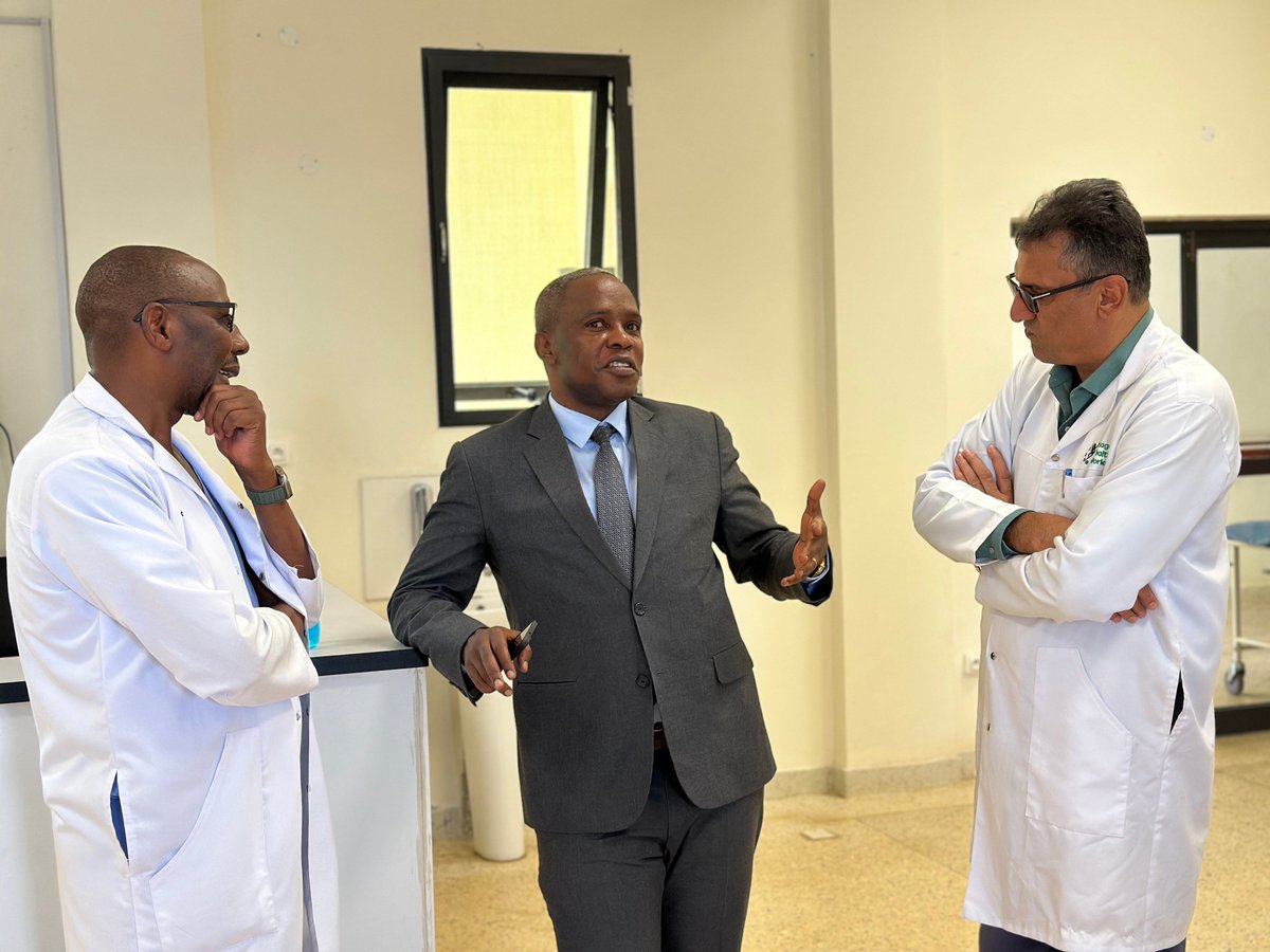 💥 Welcoming Mr. Gelasius Gaspar Byakanwa, the Ambassador of Tanzania in Burundi, to Village Health Works. His visits allowed us to showcase the positive impact on our rural populations and explore collaboration opportunities for a healthier future ✨