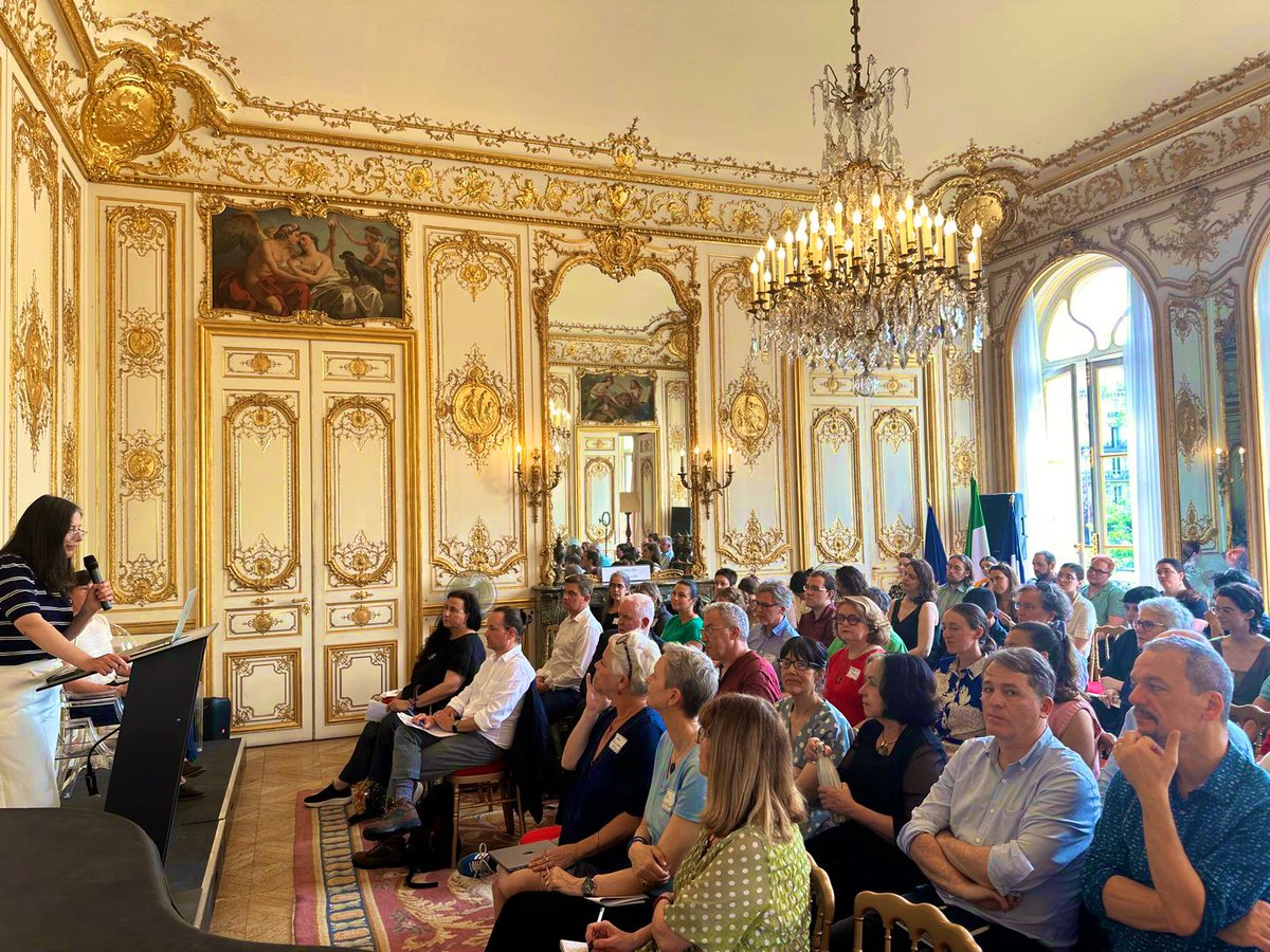 Irish Embassy Paris (@irlembparis) on Twitter photo Pour lancer notre programme #Bloomsday 2025, nous avons eu le plaisir d'accueillir des spécialistes et des passionnés de Joyce à l'ambassade pour un colloque.
 
De la période parisienne de Joyce aux traductions d'Ulysse, des sujets passionnants ont été abordés! Pour lancer notre programme #Bloomsday 2025, nous avons eu le plaisir d'accueillir des spécialistes et des passionnés de Joyce à l'ambassade pour un colloque.
 
De la période parisienne de Joyce aux traductions d'Ulysse, des sujets passionnants ont été abordés!