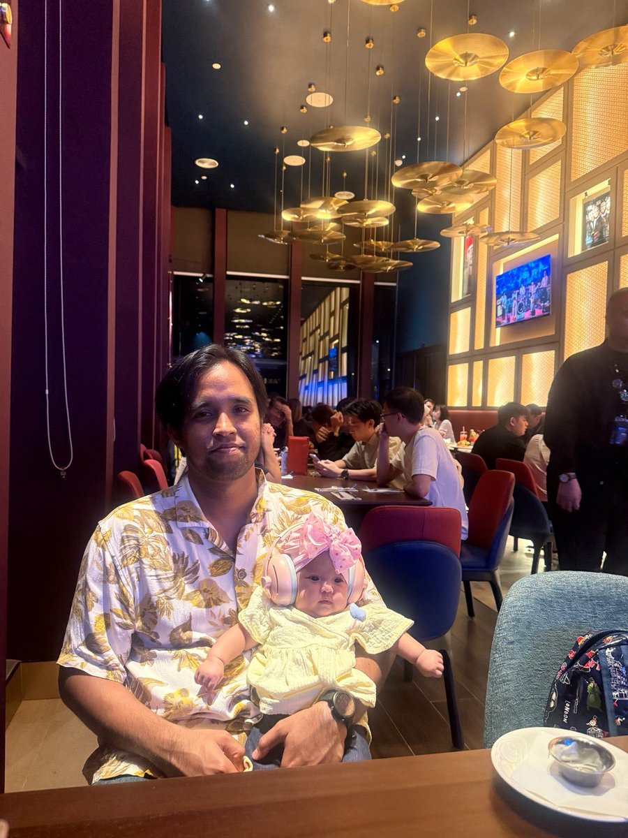 Happy birthday and happy father’s day Ayah 🎂❤️ (@ Hard Rock Cafe Genting Highlands in Genting Highlands, Pahang) swarmapp.com/user/20539184/…
