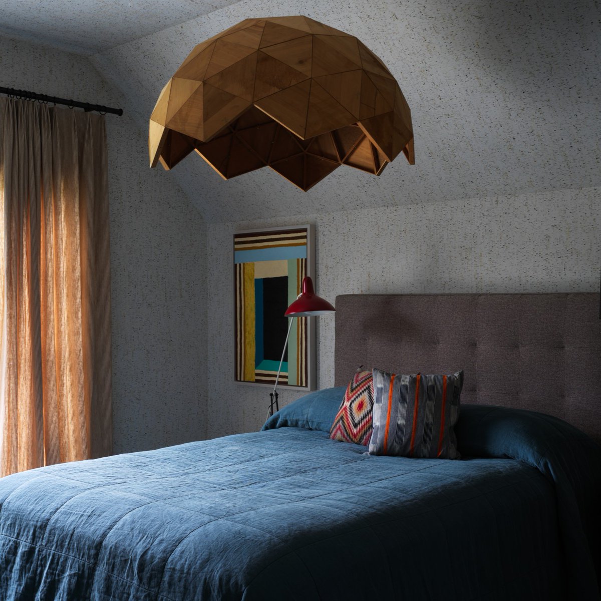 Ryan Lawson creates a space that is both playful and polished in this boy's room using our Vinyl Enchanted Woods collection to wrap the walls. Discover the collection and order a sample via the link! bit.ly/43LsV0u