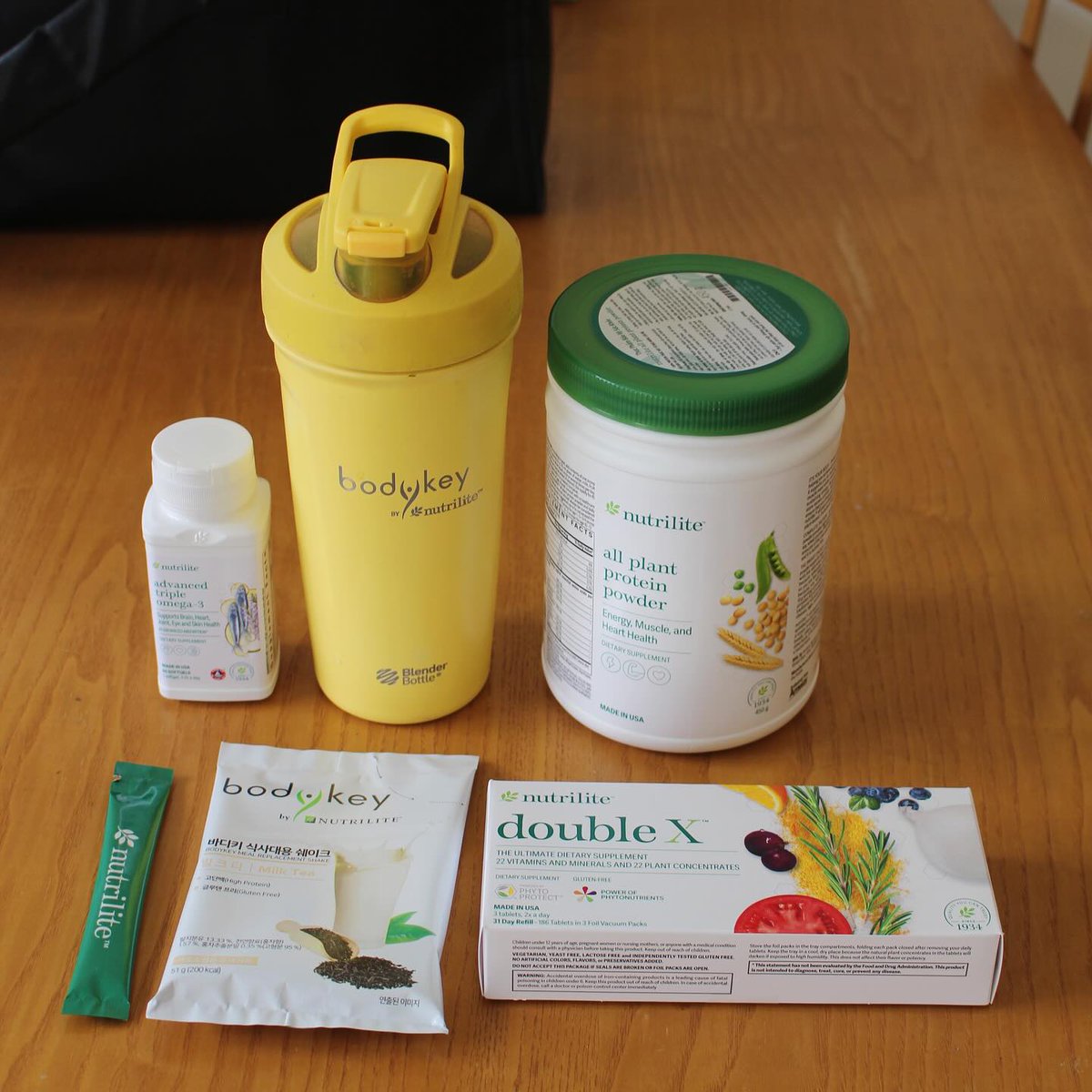 Amway's tweet image. DYK that #Nutrilite Shaker Bottles are unique to each Amway market?  Want to learn if you are able to get your own shaker bottle? Reach out to your local market! 

📸 Amway Business Owners Eur-angkoon Ja Metayapirom, hgphucdao, Montakan Alice Fuangsamruad and Queena Teo 
#Amway