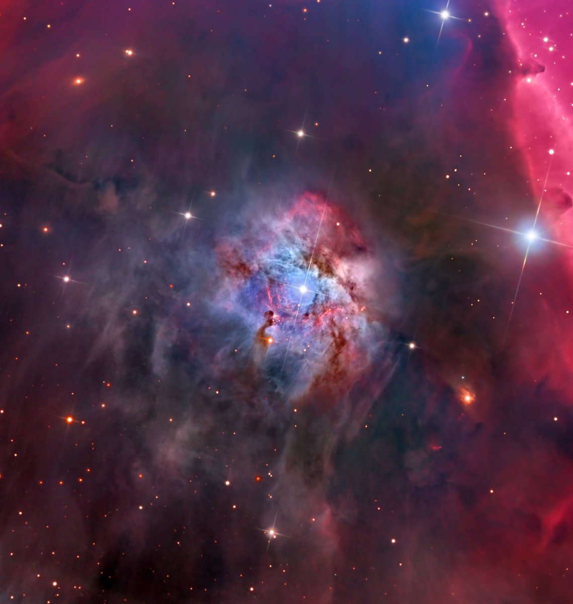 Esta bonita nebulosa es NGC 2023. Se trata de una región de formación de estrellas, a 1500 años-luz del Sistema Solar, en la dirección de la constelación de Orión. Está muy cerca (queda a la derecha, fuera de la imagen, de hecho) de la popular nebulosa Cabeza de Caballo. Crédito: