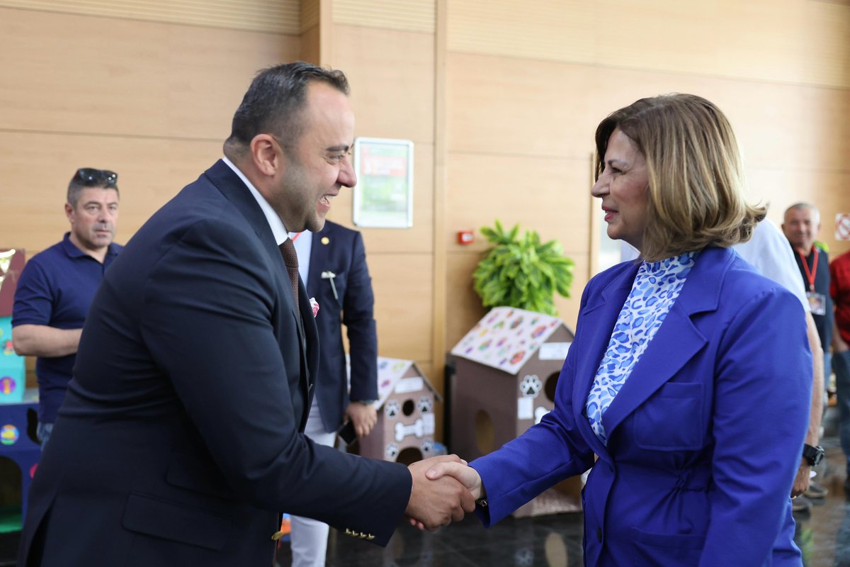 Bu şehrin birleştirici gücü Eskişehirspor’dur! ⚫️🔴

Şampiyon Kırmızı Şimşekler’in Olağan Seçimli Genel Kurulu’nda göreve yeniden seçilen Sayın Ulaş Entok ve yol arkadaşlarını kutluyorum.

Geçen sezondan daha fazla desteğe, daha fazla birlik ve beraberliğe ihtiyacımızın olduğu