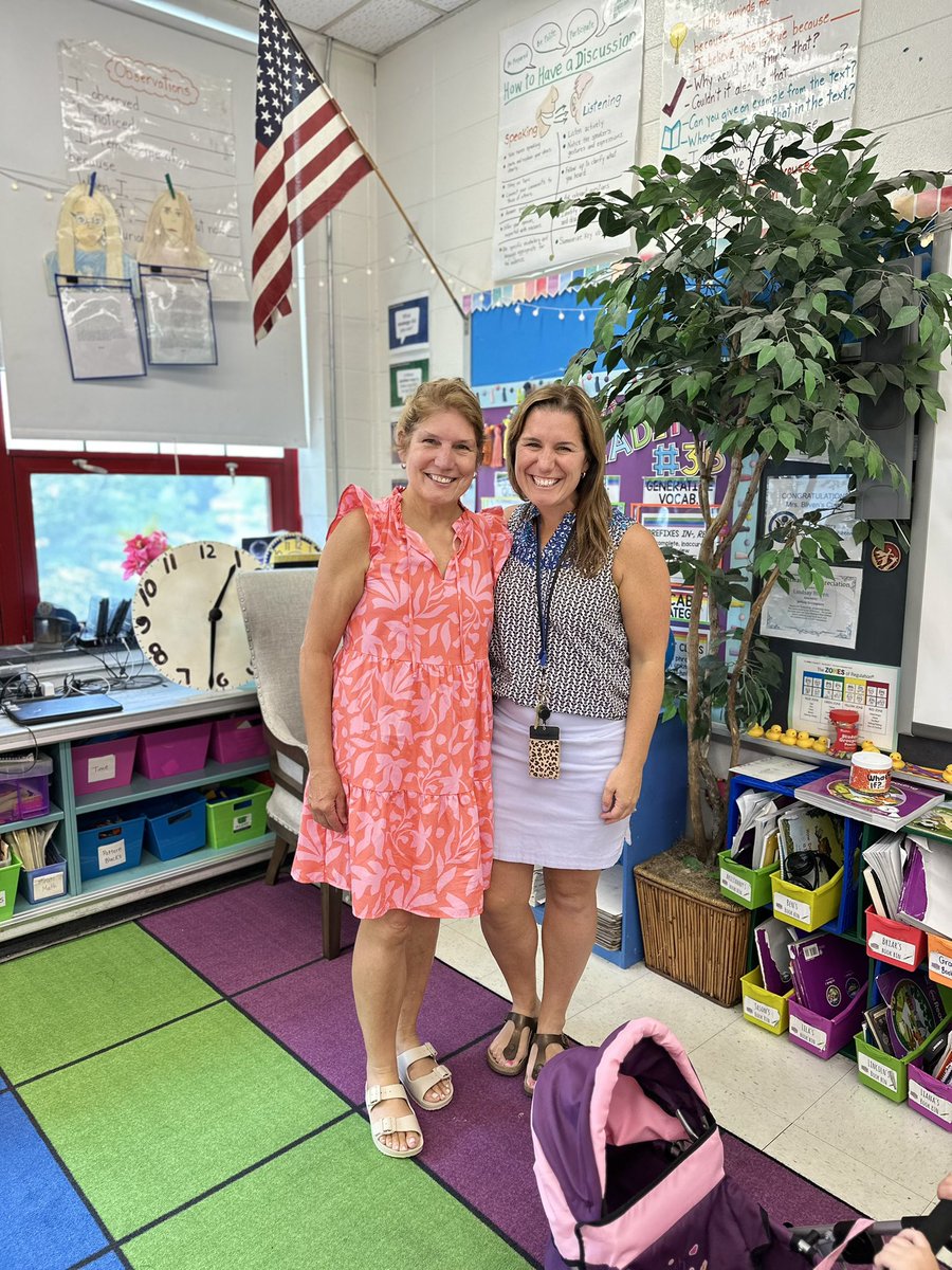 The tradition continues!!! ✨Same room with all three of my girls, and my mom! 🫶🏻 📚 #teachersforlife #chariho #charihoteachers #luckymom #readingweektraditions #ashaway