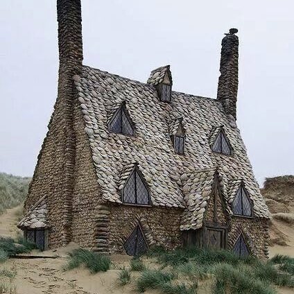 ⠀ ⠀ ⸝⸝ ⠀ наконец-то я тоже на месте! пляжи – мои любимые места для отдыха на всей земле. иногда я думаю, что в одной из прошлых жизней была нереидой. . . это бы объяснило мою тягу к морю.
спасибо моей двоюродной тётушке Флёр, что разрешила на всем отдохнуть здесь! ( 🐟).