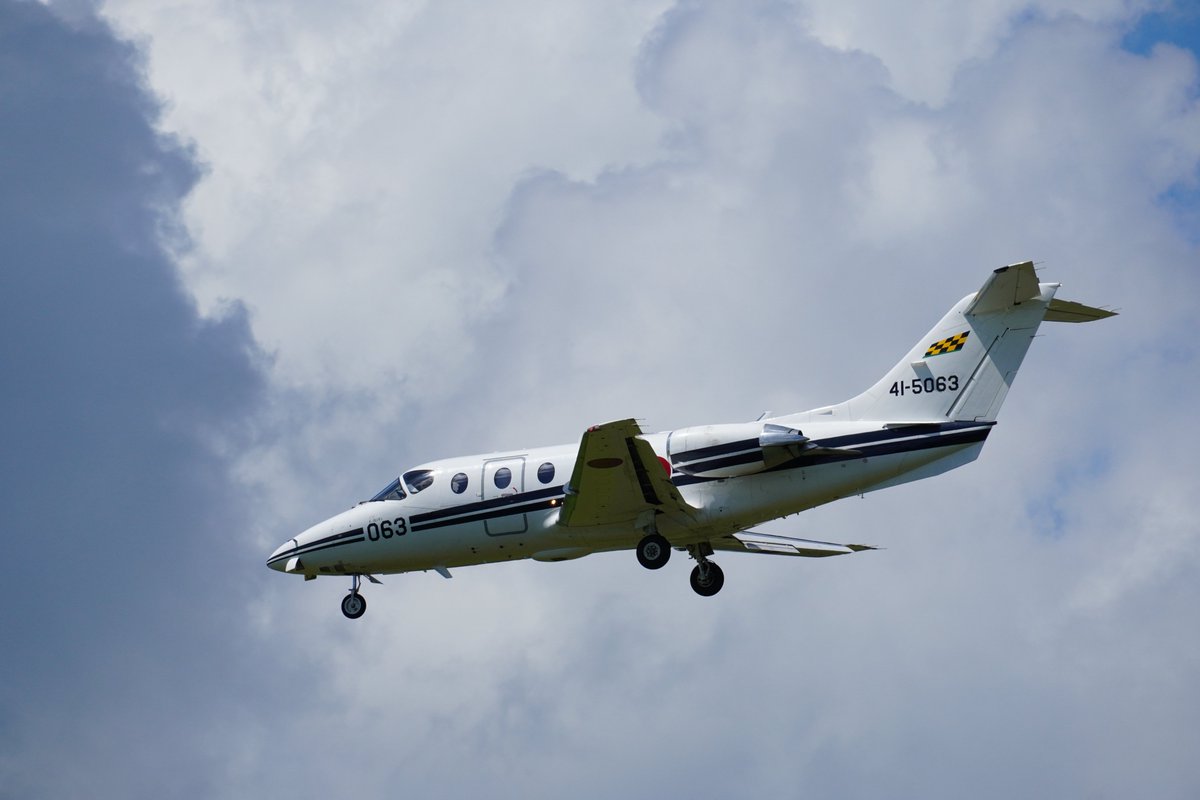 NJM4580's tweet photo. 過去写真より,T-400こと Hawker 400,元の名は三菱MU-300。
私たちのダイアモンド・・・
ダイアモンドは永遠の輝き。
#静浜基地 の機体, #百里基地 にて。
#T400 #Hawker400 #MU300 #航空自衛隊 https://t.co/IptFK2UMa0